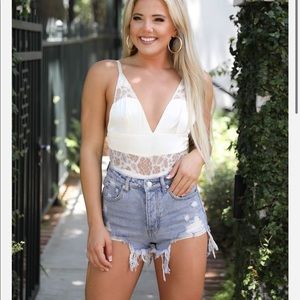 Cream lace bodysuit small